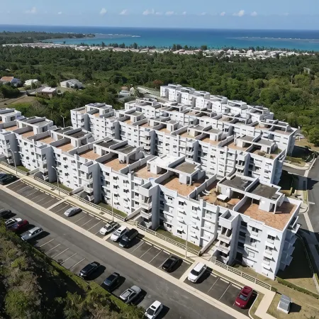 3 Bedrooms Apt. close to main beaches/ attractions