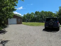 2-Bedroom Cottage On Lake Ainlsie Private Beach, Enjoy Fishing & Swimming. - 3-Star