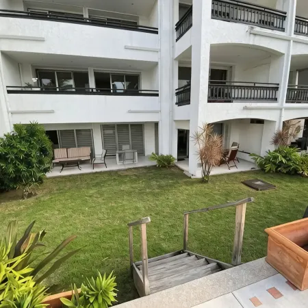 Walking distance to everything on Simpson bay area Restaurants, Beach, Nite Life