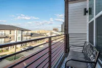 Luxury Downtown Townhouse w/ Game Room and Gated Lot