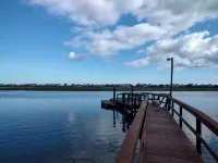 Scenic 3-bedroom apartment with WiFi, AC on Davis Canal in Oak Island. - Apartments