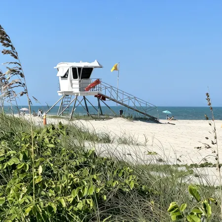 SOUTH BEACH & PARK Just Steps Away • STARFISH COTTAGE • Cute Cozy Vero Beach