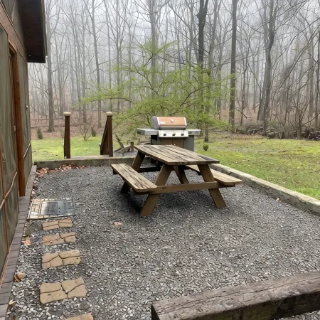 🌟Cozy Mountain Cottage w/ Hot Tub & Porch Swing Bed🌟