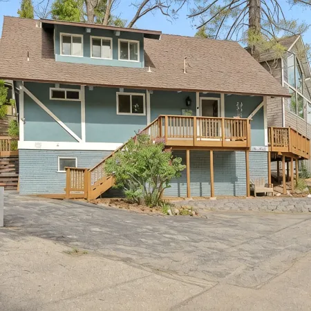 "The Blue Lake House"- Walk to Lake & Village