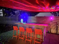 Discoasis Joshua Tree - 2.5 Acres w/ Bar & Hot Tub - 4-Star