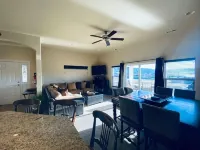 D14 Home by pool & Gorge shuttle.  2 decks w/Columbia/tennis courts/pool view - 4 星級