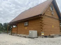 Yellow Banks Log Cabin With Waterfront Views - Homestays