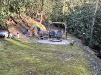 5 minutes to Helen center, hot tub, on creek with waterfall’ - Chalets