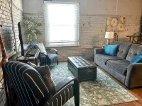 Cozy loft in the ❤️ of DT Lynchburg! - 4 ดาว