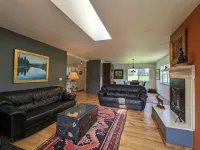 Large, Comfortable Home | Sleeps 8 | On the Clearwater River | Dog Friendly - Homestays