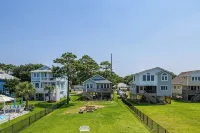 WATERFRONT Property on KDH Bike Path with water access, bikes, kayak, and canoe - 4 星級