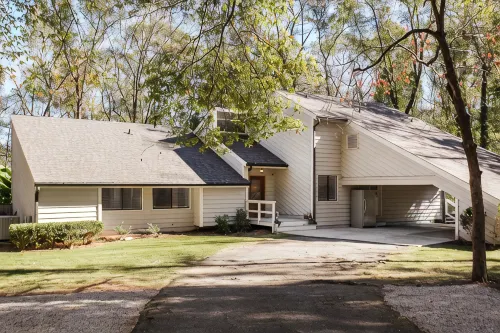 A Spacious Place for Everyone. Sanford Stadium, Downtown and Dining So Close! - balcony