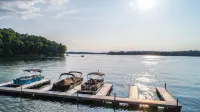 Lake Martin Retreat – Stunning Views, Heated Pool & Private Beach - Homestays