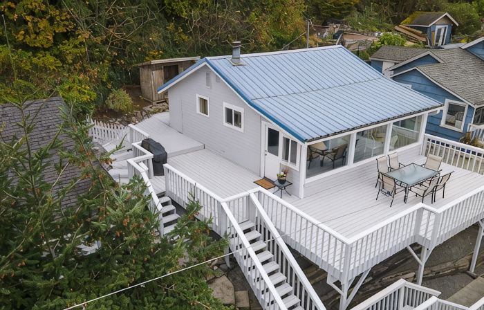 Gorgeous Puget Sound Views w/Huge Deck & Sunsets