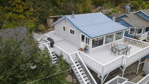 Gorgeous Puget Sound Views w/Huge Deck & Sunsets
