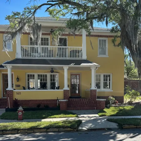 Charming Apartment with Pool, Free Parking, Walk to Everything Downtown.