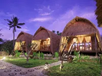 Sunset Coin Lembongan Hotels near Devil's Tear