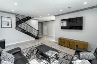 New 2022 5-Bedrooms w/9 Queen Beds Near Disneyland