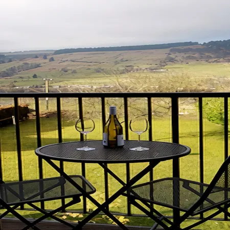 Ivy Cottage, Balnaguard Detached Cottage with Off Street Parking.