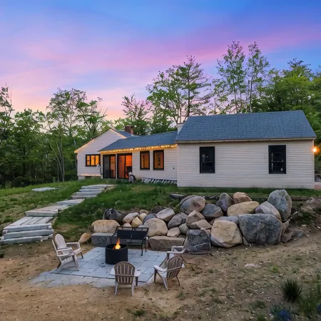 Mountain Top Hideaway 10 Min to North Conway & 5 Min Saco River, Pet Friendly