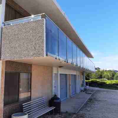 Absolute Beachfront on the cliff with easy stair access to the beach (BYO LINEN) Hotel Exterior