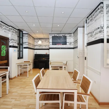 Feel Hostels City Center