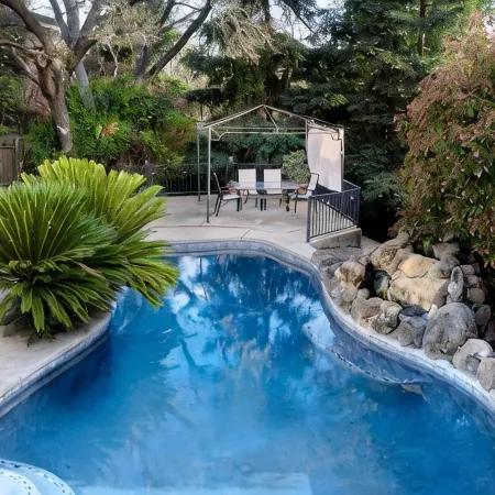 Beautiful, central located with pool and fire pit!