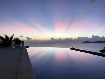 Secluded, exclusive, totally private luxury villa overlooking the prettiest bay. Hoteles en 