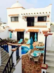 Plaza View Villa "Tijuana" with a/c and 2 pools,   5 min stroll to beach - วิลล่า