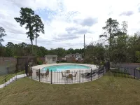 "The Bayliner" Lake Hamilton Condo: 2BR/2BA. Sleeps 6. Pool. Covered Boat Slip! - Wifi