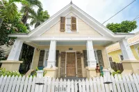 Island Time Hideaway at Old Town Key West Historic Seaport - 3 Blocks to Duval