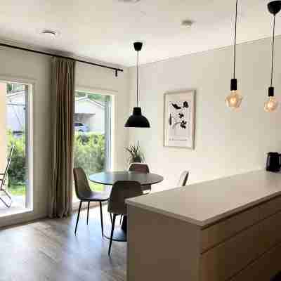 Modern 3BR House with Sauna & Parking Rooms