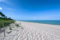 VANDERBILT BEACH- BEACHFRONT 2 BEDROOM, 2 BATHROOM CONDO...SIMPLEY GORGEOUS! - Beach