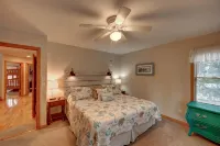 Outer Banks Family-sized Vacation Home 10-minute Walk from the Beach. - balcony