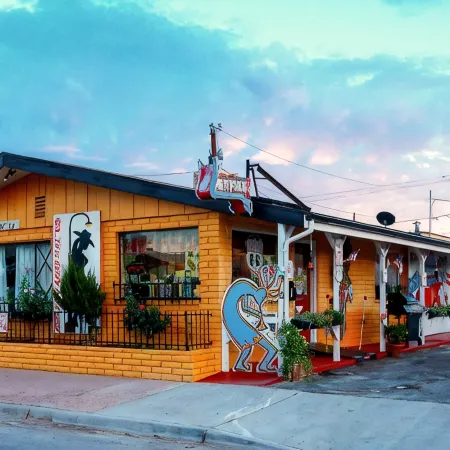 Brad's Desert Inn