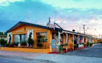 Brad's Desert Inn