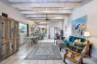 Casa de La Luz - 2 Br/2 BA Charming Santa Fe Home-1.6 Mile to Plaza-Pet Friendly - Jacuzzi
