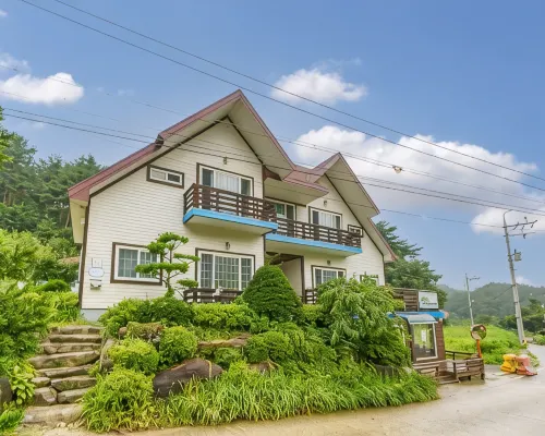 Gangneung Da Beach Pension Отели рядом с достопримечательностью «Парк Дэгванрён»