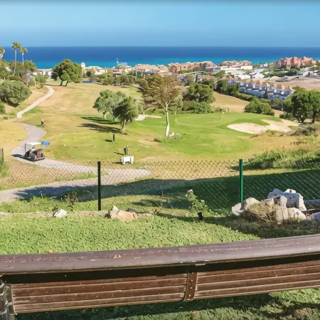Modern 2 Bed ,2 Bathroom Refurbished Apartment , Outstanding Sea and Golf Views
