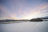 The FarmYard. Private 39-Acre Farmhouse with Views, Wildlife & Space to Unwind - Wifi