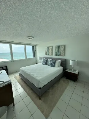 Deja Blue Beachfront Apartment - 4-Star