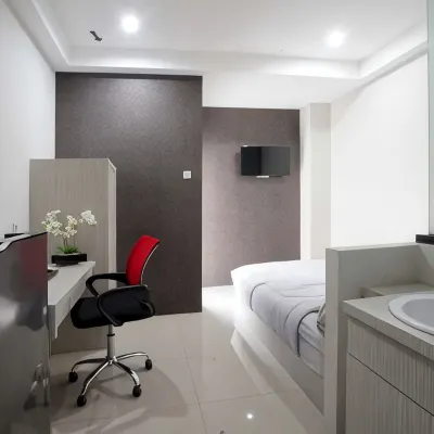 Dparagon Kalijudan Hotels near Tambaksari