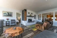 180 Water views + patios!
