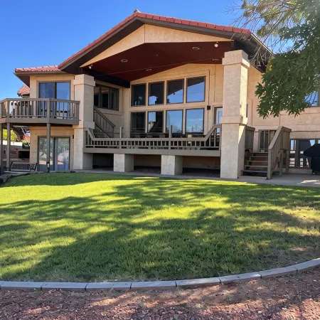 Rimview Lake Powell Home-Stunning views and a spacious family friendly home!