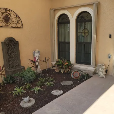 Lily Rose Villa 3-BR on canal with spectacular sunsets in beautiful Cape Coral