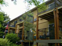 Lewis River Inn Hotels in Cowlitz County
