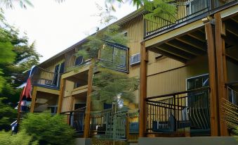 Lewis River Inn