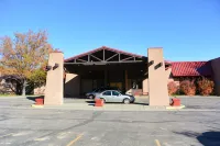 Douglas Inn and Conference Center - Pet-friendly