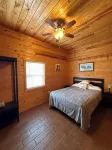 Texas Size, Pet Friendly Barndominium with Hot Tub Overlooking Toledo Bend Lake. - 무료 와이파이