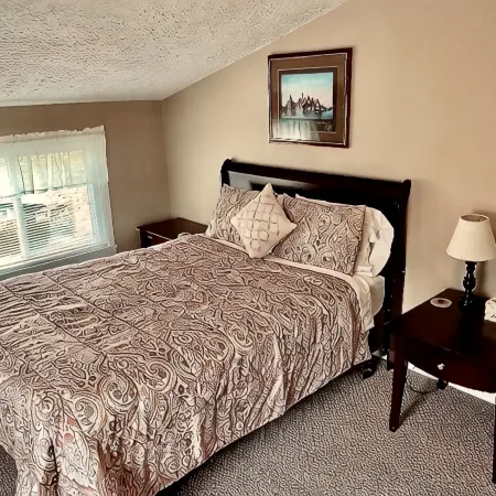 2-bedroom apartment just a short walk from the Saint Lawrence River.